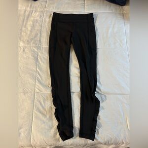 Lululemon black legging with leg Ruching